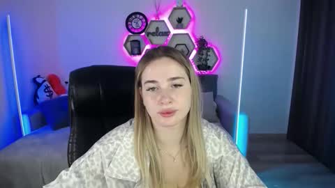 Snapshot of sabrinviolet chatting on 09/15/25, 08:03 Sabrina Violet online show from 09/15/25, 08:03