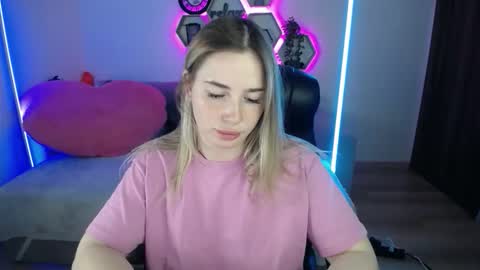 Snapshot of sabrinviolet chatting on 09/30/25, 08:08 Sabrina Violet online show from 09/30/25, 08:08