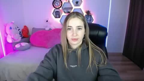 Snapshot of sabrinviolet chatting on 05/11/26, 08:09 Sabrina Violet online show from 05/11/26, 08:09