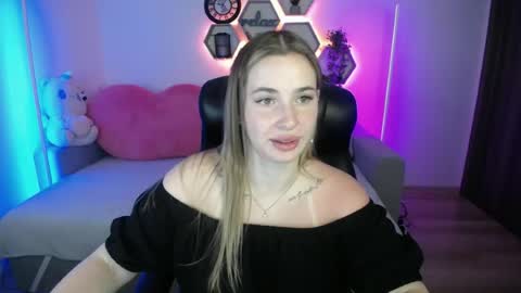 Snapshot of sabrinviolet chatting on 07/06/26, 08:22 Sabrina Violet online show from 07/06/26, 08:22