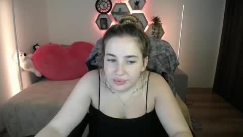 Snapshot of sabrinviolet chatting on 07/21/26, 08:05 Sabrina Violet online show from 07/21/26, 08:05