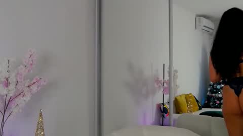 Snapshot of sabylovely chatting on 12/17/25, 10:05 Sabrina online show from 12/17/25, 10:05