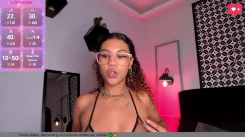 Snapshot of sade_jackson1 chatting on 09/16/25, 04:46 Sophie online show from 09/16/25, 04:46