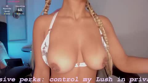 Snapshot of sade_jackson1 chatting on 10/21/25, 04:57 Sophie online show from 10/21/25, 04:57