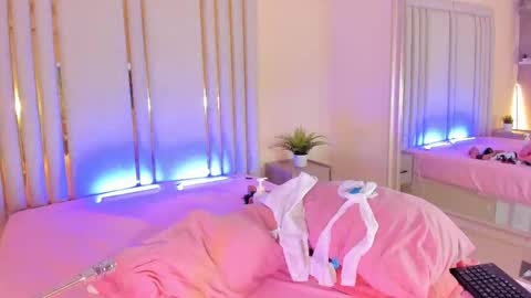 Snapshot of saekohofman chatting on 02/20/25, 04:18 Mara online show from 02/20/25, 04:18