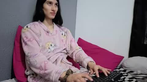 Snapshot of safiro_queen chatting on 06/04/26, 12:33 Safiro Queen online show from 06/04/26, 12:33