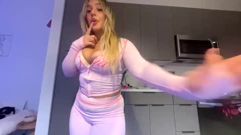 Shaina Blue online show from 11/08/25, 03:50