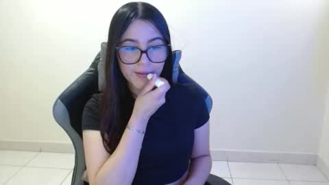 Sahaliefox  online show from 11/10/25, 04:06