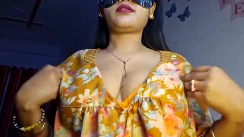 Snapshot of sahani2208 chatting on 01/08/25, 10:04 Queen Archana online show from 01/08/25, 10:04