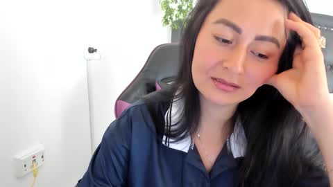 Snapshot of saharareid chatting on 02/18/26, 05:03 sahara reid online show from 02/18/26, 05:03