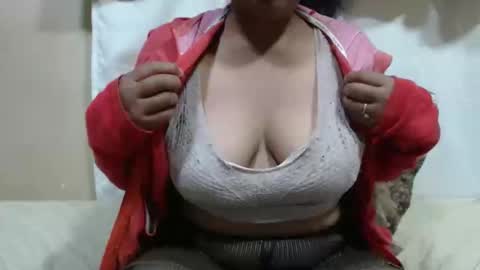 Snapshot of sahobelle chatting on 05/21/26, 03:35 sahobelle online show from 05/21/26, 03:35