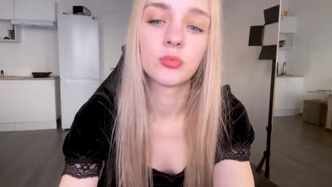 Sofia online show from 02/05/25, 01:11