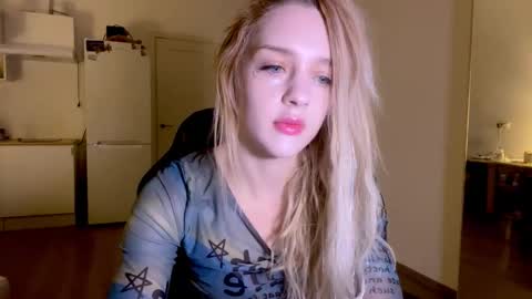 Sofia online show from 12/16/25, 03:44