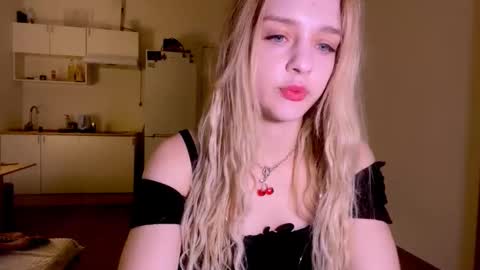 Sofia online show from 12/18/25, 01:33