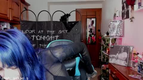    online show from 04/18/26, 08:18