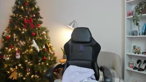 Snapshot of sakura_harper chatting on 12/01/25, 05:45 Sakura Harper online show from 12/01/25, 05:45