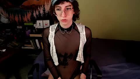 Snapshot of salemqueer_ chatting on 01/22/25, 08:28 Sam online show from 01/22/25, 08:28