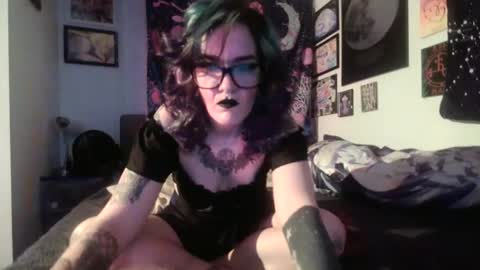 Snapshot of salemsslut chatting on 12/18/24, 01:12 salemsslut online show from 12/18/24, 01:12