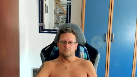 Snapshot of salichris chatting on 07/11/26, 02:42 salichris online show from 07/11/26, 02:42