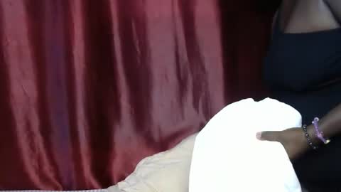 sally_bee1 online show from 04/01/26, 05:10