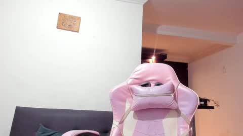 Snapshot of sallymaddoxx chatting on 12/12/24, 03:32 sallymaddoxx online show from 12/12/24, 03:32