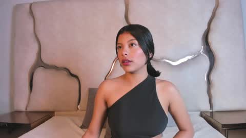 salmaportman_ online show from 05/05/26, 12:18