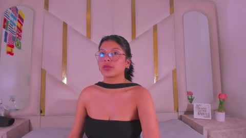 Snapshot of salmaportman_ chatting on 07/22/26, 04:26 salmaportman_ online show from 07/22/26, 04:26