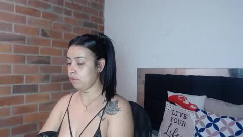 Snapshot of salome__hills chatting on 11/23/25, 01:44 online show from 11/23/25, 01:44