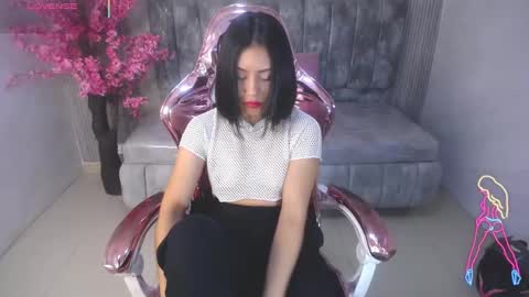 Salome  online show from 10/08/25, 01:20