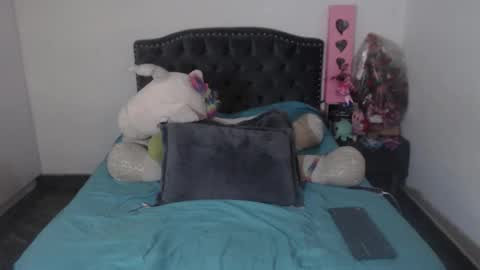 yenny online show from 11/11/25, 03:28