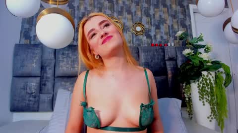 Salome Larzon online show from 04/11/26, 04:28