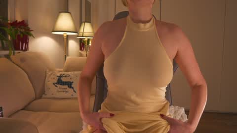 IsaBella-  online show from 01/01/25, 08:58