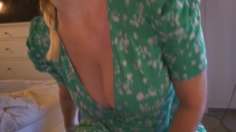 IsaBella-  online show from 10/10/25, 12:04