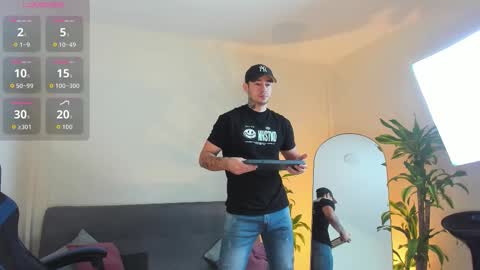 Snapshot of salvatore_costa chatting on 10/19/25, 10:43 Salvatore online show from 10/19/25, 10:43