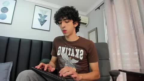 Snapshot of salvatore_monterey chatting on 02/18/25, 02:59 salvatore online show from 02/18/25, 02:59