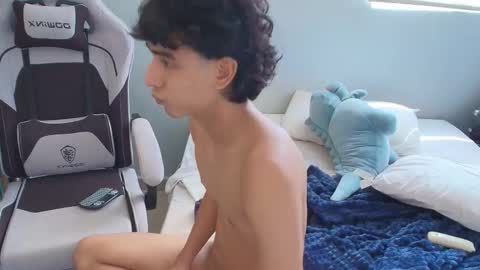 salvatore_montt online show from 10/15/25, 07:03