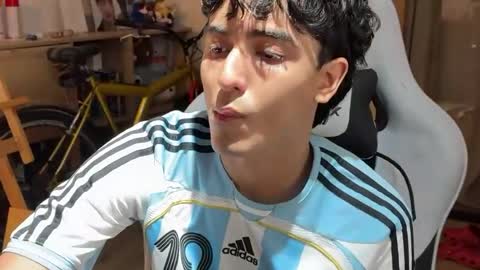 Snapshot of salvatore_montt chatting on 06/16/26, 04:15 salvatore_montt online show from 06/16/26, 04:15