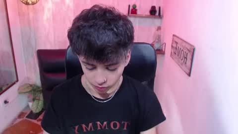 Snapshot of sam_daves chatting on 02/19/25, 01:17 Sam online show from 02/19/25, 01:17