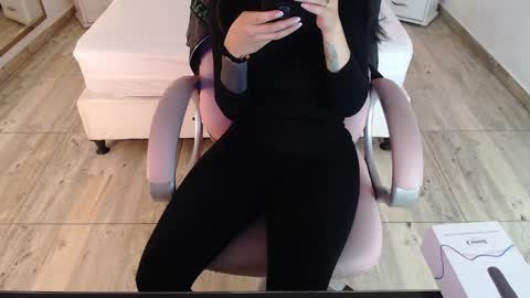 Snapshot of sam_mansson66 chatting on 02/06/25, 12:16 SAM MANSON online show from 02/06/25, 12:16