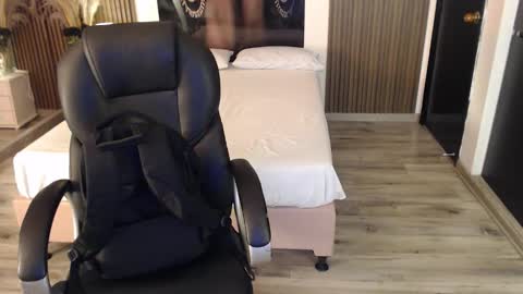 Snapshot of sam_mansson66 chatting on 09/17/25, 12:51 SAM MANSON online show from 09/17/25, 12:51