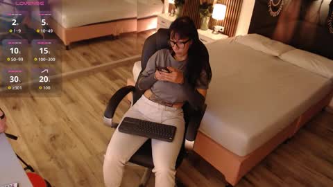 Snapshot of sam_mansson66 chatting on 11/24/25, 02:06 SAM MANSON online show from 11/24/25, 02:06