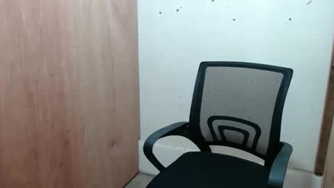 sam_sarah19 online show from 11/12/25, 10:37