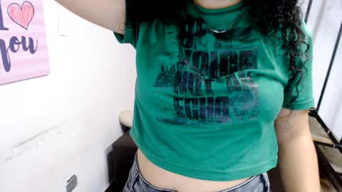 Snapshot of samantha2girl chatting on 01/22/25, 11:53 samantha online show from 01/22/25, 11:53