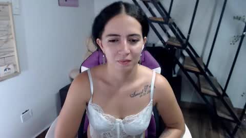 Snapshot of samantha2girl chatting on 10/15/25, 07:25 samantha online show from 10/15/25, 07:25