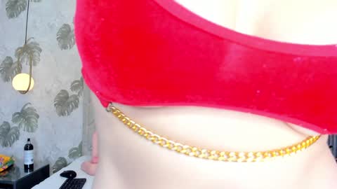 Snapshot of samantha_duque11 chatting on 01/11/25, 10:08 Samantha online show from 01/11/25, 10:08