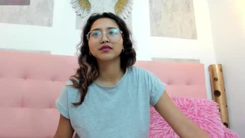 Snapshot of samantha_fox8 chatting on 10/27/25, 10:52 online show from 10/27/25, 10:52