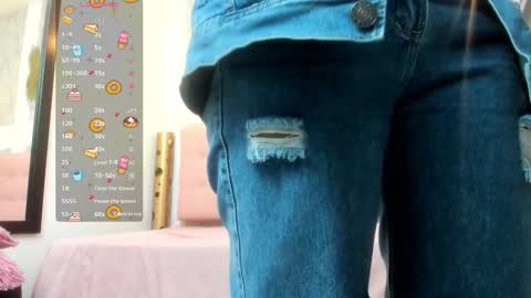 Snapshot of samantha_fox8 chatting on 12/14/25, 10:31 online show from 12/14/25, 10:31