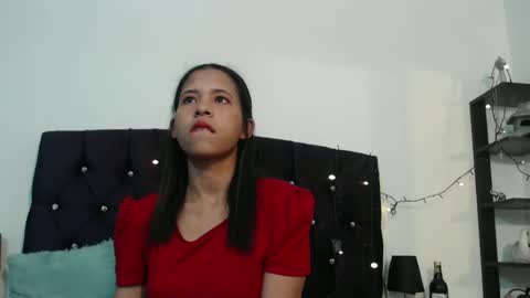Snapshot of samantha_fox_squirt chatting on 12/28/24, 02:11 lizzy online show from 12/28/24, 02:11