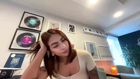 Samantha online show from 10/19/25, 07:14