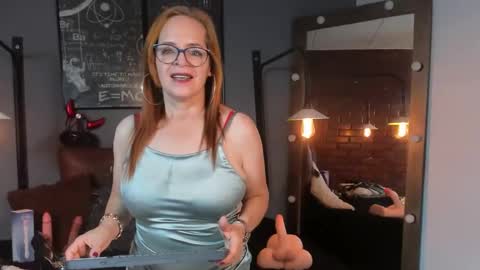 Snapshot of samantha_mature56 chatting on 02/04/25, 04:50 Sam online show from 02/04/25, 04:50